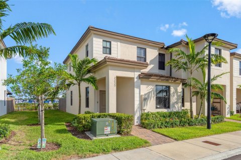 Townhouse in Homestead, Florida 3 bedrooms, 123.37 sq.m. № 1869898 - photo 1