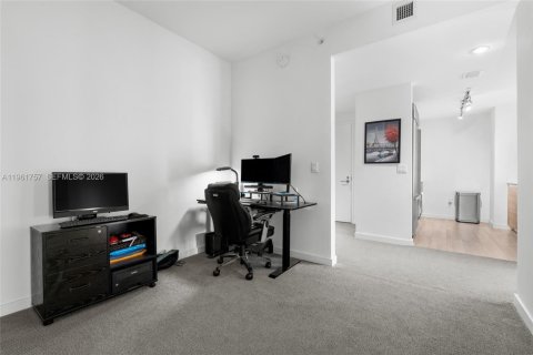 Condominio en venta en Miami, Florida, 1 dormitorio, 81.48 m2 № 2035917 - foto 25