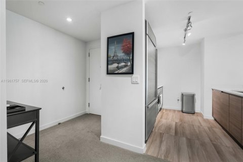 Condominio en venta en Miami, Florida, 1 dormitorio, 81.48 m2 № 2035917 - foto 11
