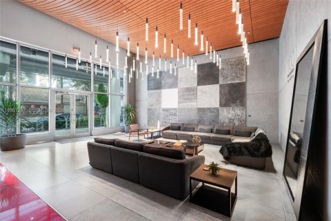 Condominio en venta en Miami, Florida, 1 dormitorio, 81.48 m2 № 2035917 - foto 3