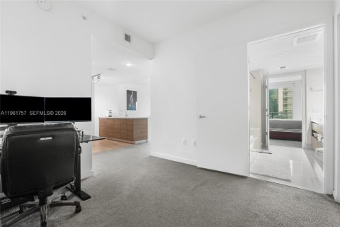 Condominio en venta en Miami, Florida, 1 dormitorio, 81.48 m2 № 2035917 - foto 23