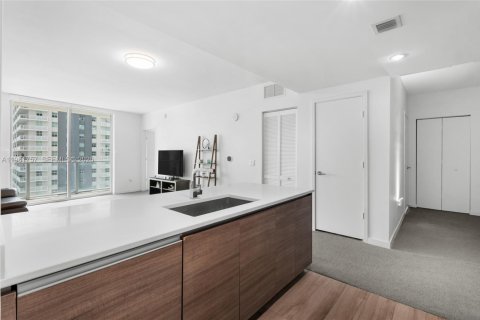 Condominio en venta en Miami, Florida, 1 dormitorio, 81.48 m2 № 2035917 - foto 17