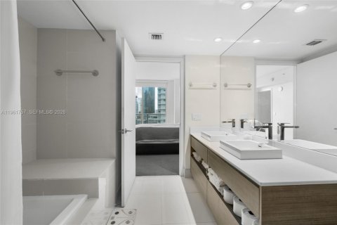 Condominio en venta en Miami, Florida, 1 dormitorio, 81.48 m2 № 2035917 - foto 21