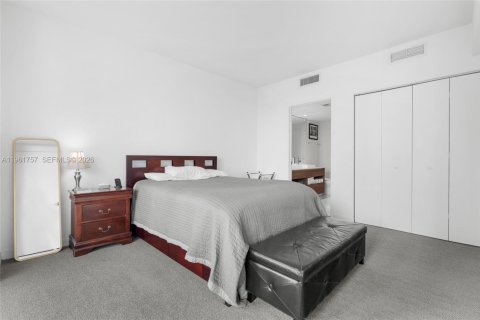 Condominio en venta en Miami, Florida, 1 dormitorio, 81.48 m2 № 2035917 - foto 19