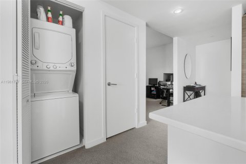 Condominio en venta en Miami, Florida, 1 dormitorio, 81.48 m2 № 2035917 - foto 26