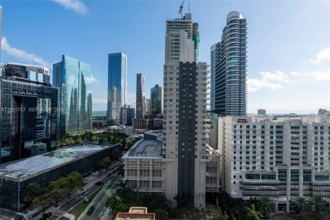 Condominio en venta en Miami, Florida, 1 dormitorio, 81.48 m2 № 2035917 - foto 30