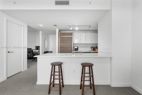 Condominio en venta en Miami, Florida, 1 dormitorio, 81.48 m2 № 2035917 - foto 12