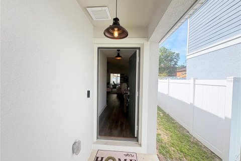 House in Davenport, Florida 3 bedrooms, 140.47 sq.m. № 2206775 - photo 7