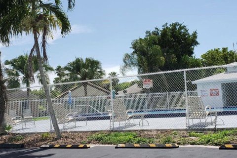 House in Florida City, Florida 4 bedrooms, 128.02 sq.m. № 2011111 - photo 26