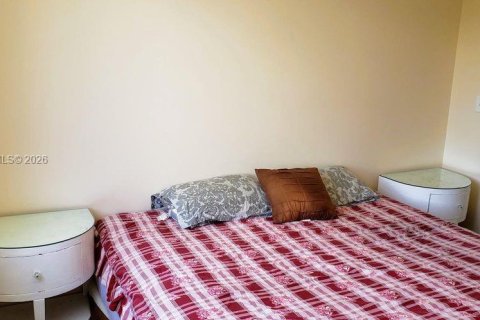 House in Florida City, Florida 4 bedrooms, 128.02 sq.m. № 2011111 - photo 17