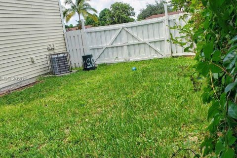 House in Florida City, Florida 4 bedrooms, 128.02 sq.m. № 2011111 - photo 23