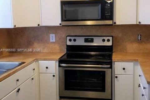 House in Florida City, Florida 4 bedrooms, 128.02 sq.m. № 2011111 - photo 7