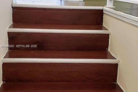 House in Florida City, Florida 4 bedrooms, 128.02 sq.m. № 2011111 - photo 10