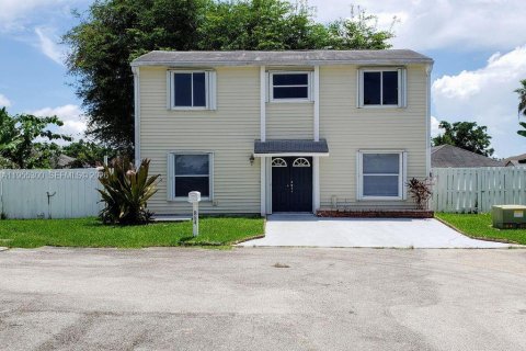 House in Florida City, Florida 4 bedrooms, 128.02 sq.m. № 2011111