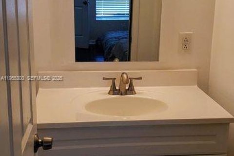 House in Florida City, Florida 4 bedrooms, 128.02 sq.m. № 2011111 - photo 4