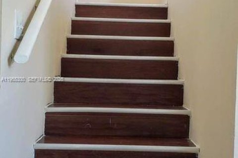 House in Florida City, Florida 4 bedrooms, 128.02 sq.m. № 2011111 - photo 9