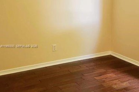 House in Florida City, Florida 4 bedrooms, 128.02 sq.m. № 2011111 - photo 14