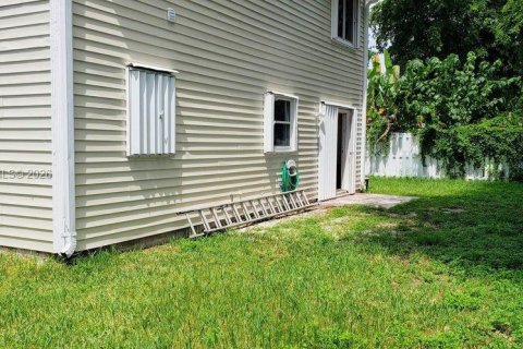 House in Florida City, Florida 4 bedrooms, 128.02 sq.m. № 2011111 - photo 24