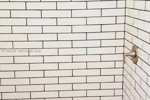 House in Florida City, Florida 4 bedrooms, 128.02 sq.m. № 2011111 - photo 3