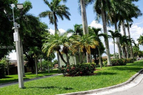 House in Florida City, Florida 4 bedrooms, 128.02 sq.m. № 2011111 - photo 29