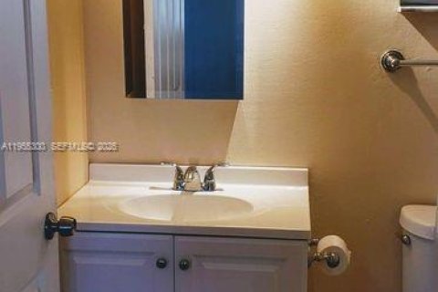 House in Florida City, Florida 4 bedrooms, 128.02 sq.m. № 2011111 - photo 20