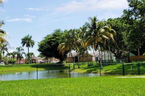 House in Florida City, Florida 4 bedrooms, 128.02 sq.m. № 2011111 - photo 28