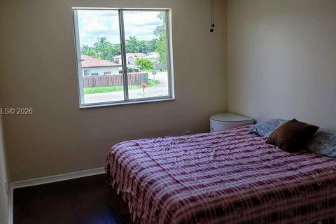 House in Florida City, Florida 4 bedrooms, 128.02 sq.m. № 2011111 - photo 16