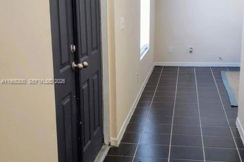 House in Florida City, Florida 4 bedrooms, 128.02 sq.m. № 2011111 - photo 2