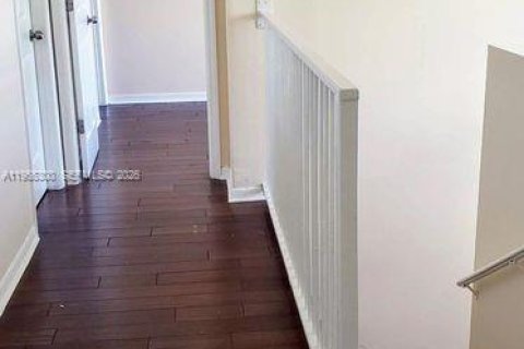 House in Florida City, Florida 4 bedrooms, 128.02 sq.m. № 2011111 - photo 12