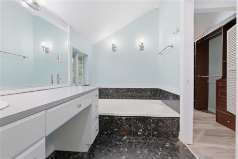 House in Lake Helen, Florida 4 bedrooms, 276.48 sq.m. № 2398854 - photo 4