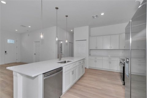 House in Ocala, Florida 4 bedrooms, 168.71 sq.m. № 2420219 - photo 10