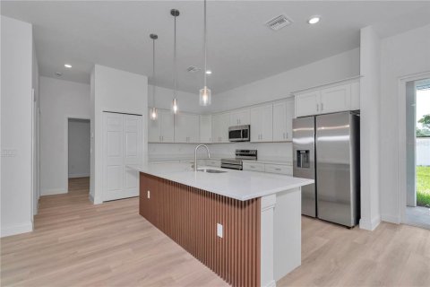 House in Ocala, Florida 4 bedrooms, 168.71 sq.m. № 2420219 - photo 9
