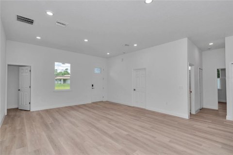 House in Ocala, Florida 4 bedrooms, 168.71 sq.m. № 2420219 - photo 4