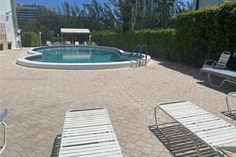 Condominio en venta en Hallandale Beach, Florida, 2 dormitorios, 105.44 m2 № 1746158 - foto 30