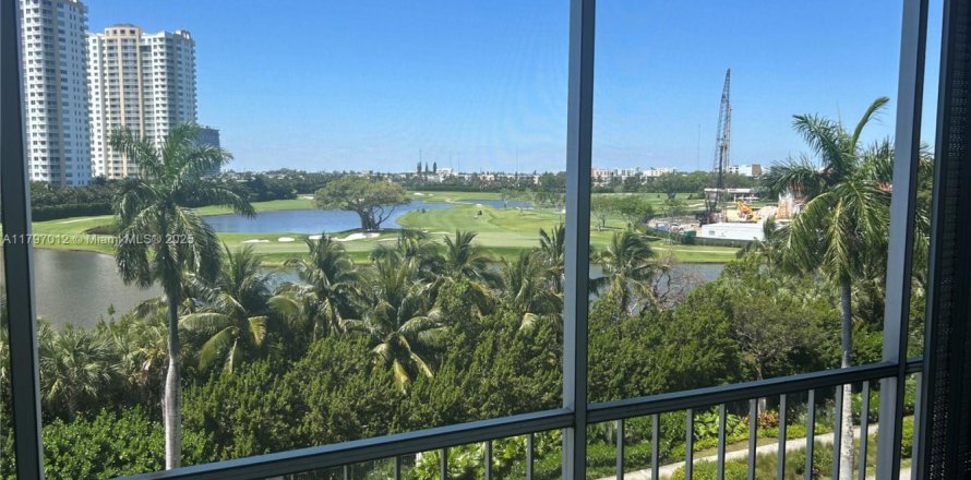 Condominio en Hallandale Beach, Florida, 2 dormitorios № 1746158