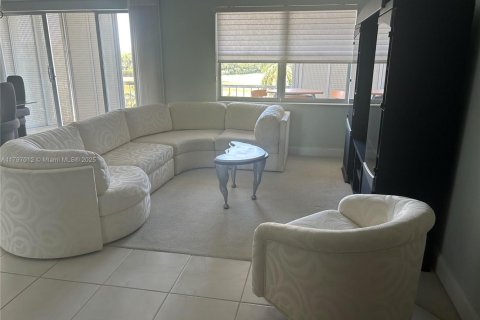Condominio en venta en Hallandale Beach, Florida, 2 dormitorios, 105.44 m2 № 1746158 - foto 13