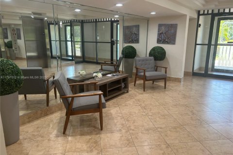 Condominio en venta en Hallandale Beach, Florida, 2 dormitorios, 105.44 m2 № 1746158 - foto 23