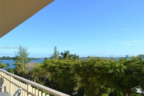 Condominio en Miami, Florida, 2 dormitorios  № 2010801
