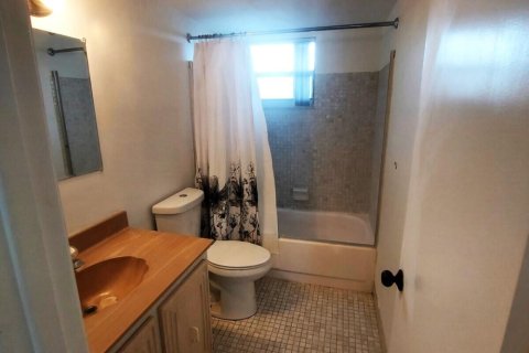 Condo in Palm Springs, Florida, 1 bedroom  № 994128 - photo 1