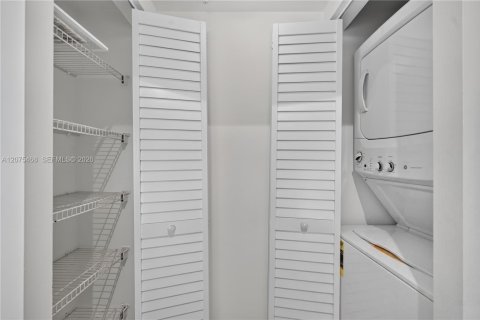 Copropriété à louer à Miami, Floride: 3 chambres, 131.83 m2 № 2319399 - photo 27