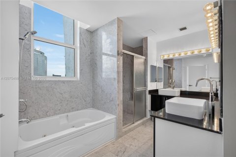 Copropriété à louer à Miami, Floride: 3 chambres, 131.83 m2 № 2319399 - photo 18