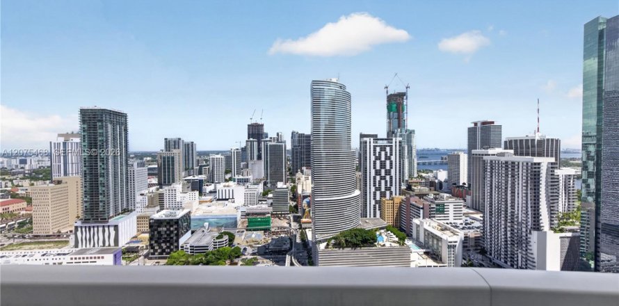 Condo à Miami, Floride, 3 chambres  № 2319399