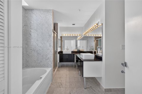 Copropriété à louer à Miami, Floride: 3 chambres, 131.83 m2 № 2319399 - photo 17