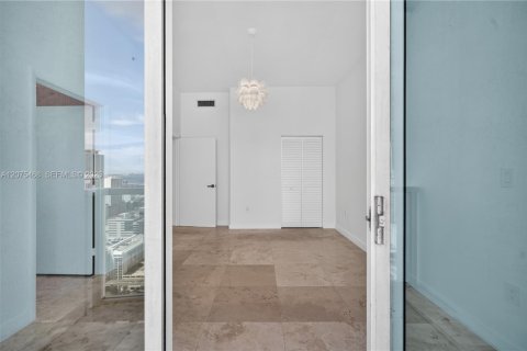 Copropriété à louer à Miami, Floride: 3 chambres, 131.83 m2 № 2319399 - photo 5