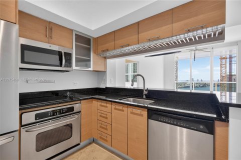 Copropriété à louer à Miami, Floride: 3 chambres, 131.83 m2 № 2319399 - photo 12