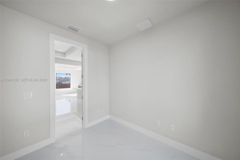 Купить виллу или дом в Лихай-Эйкерс, Флорида 3 спальни, 151.9м2, № 2059978 - фото 13