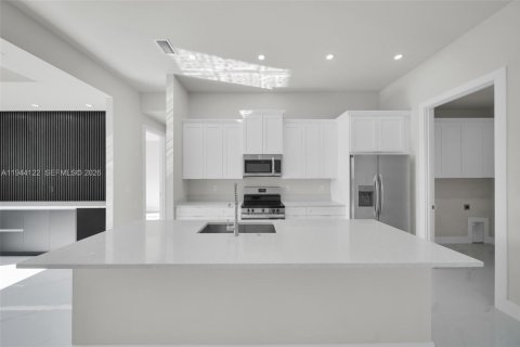 Купить виллу или дом в Лихай-Эйкерс, Флорида 3 спальни, 151.9м2, № 2059978 - фото 7