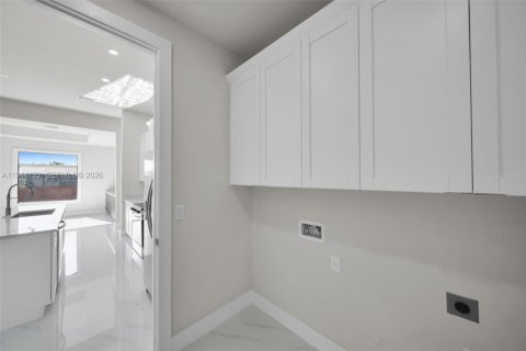 Купить виллу или дом в Лихай-Эйкерс, Флорида 3 спальни, 151.9м2, № 2059978 - фото 17