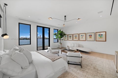 House in Miami Beach, Florida 8 bedrooms, 969.81 sq.m. № 1999915 - photo 25