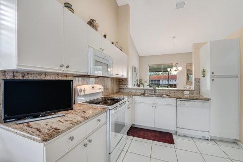 Condo in Boynton Beach, Florida, 2 bedrooms № 2246159 - photo 21